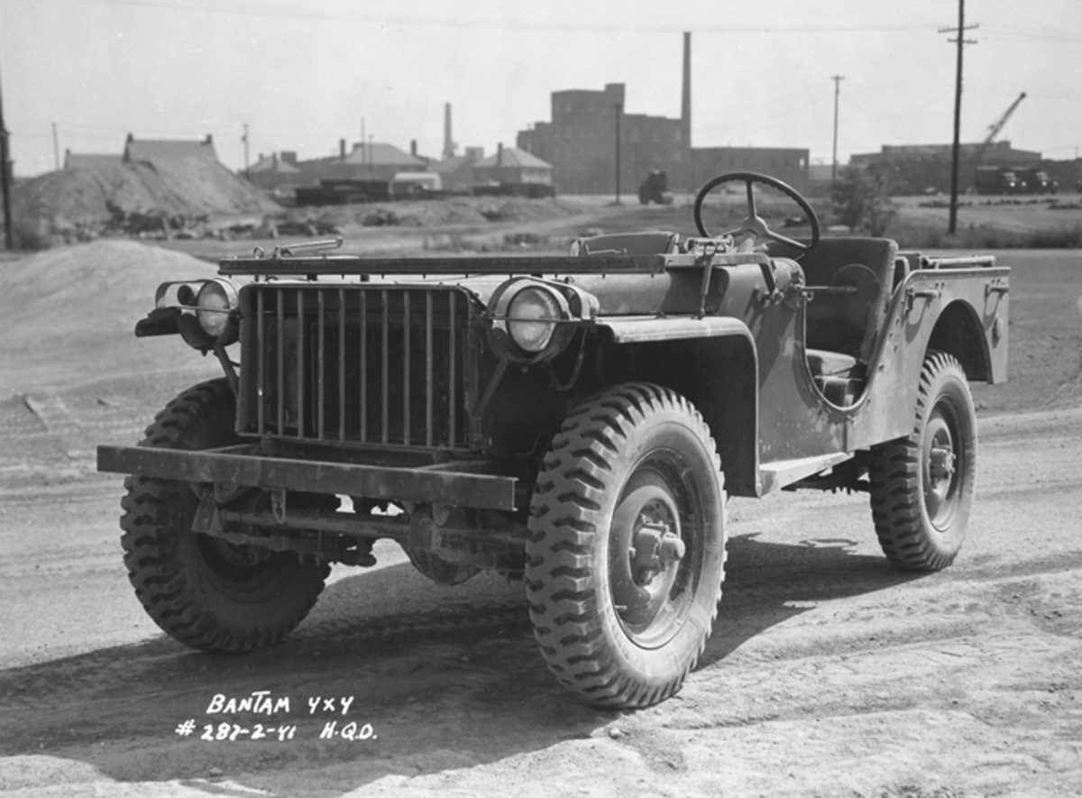 A Bantam BRC-40 with a flat hood, slatted grille and flat fenders, photographed from the front left.